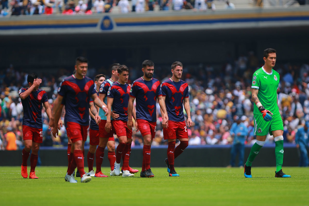 Chivas sumó una nueva derrota al caer 2-1 ante Pumas en Ciudad Universitaria (Imago7)