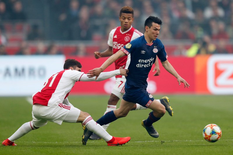 Hirving Lozano durante el PSV vs. Ajax (Twitter @PSV)