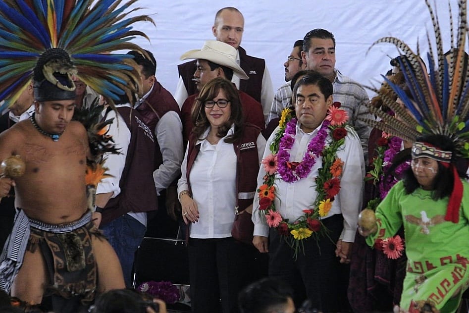 Yeidckol Polenvsky, presidenta de Morena y el candidato Barbosa (Andrés Lobato)