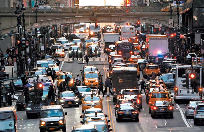 Buscan mejorar el ambiente y los embotellamientos. Carlo allegri/reuters