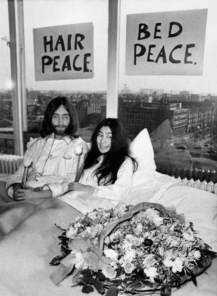 John Lennon y Yoko Ono 'bed-in' (AFP).