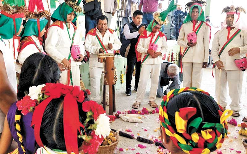 Ritual prehispánico previo al comienzo de la Consulta Indígena del Programa para el Desarrollo del Istmo de Tehuantepec. (Foto: Óscar Rodríguez)