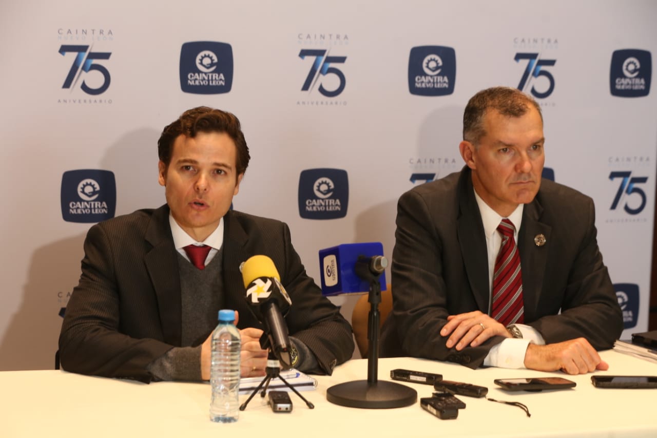 Adrián Sada Cueva, Presidente de Caintra, junto a Guillermo Dillón, Director General de Caintra (Foto: Leonel Rocha).