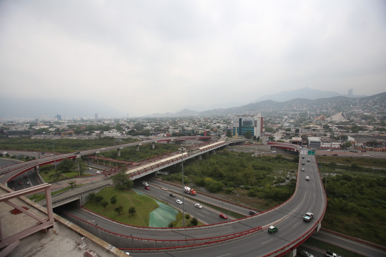 El aire se mantuvo con una calidad "regular" en la mayoría de las estaciones, excepto en San Pedro, donde fue reportado como "mala". (Leonel Rocha)