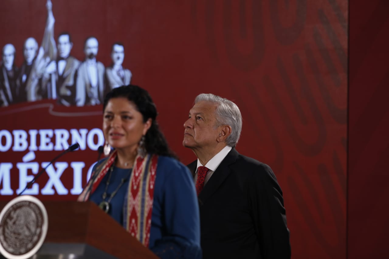 Alejandra Frausto lamentó el suicidio de Armando Vega Gil/Héctor Téllez.