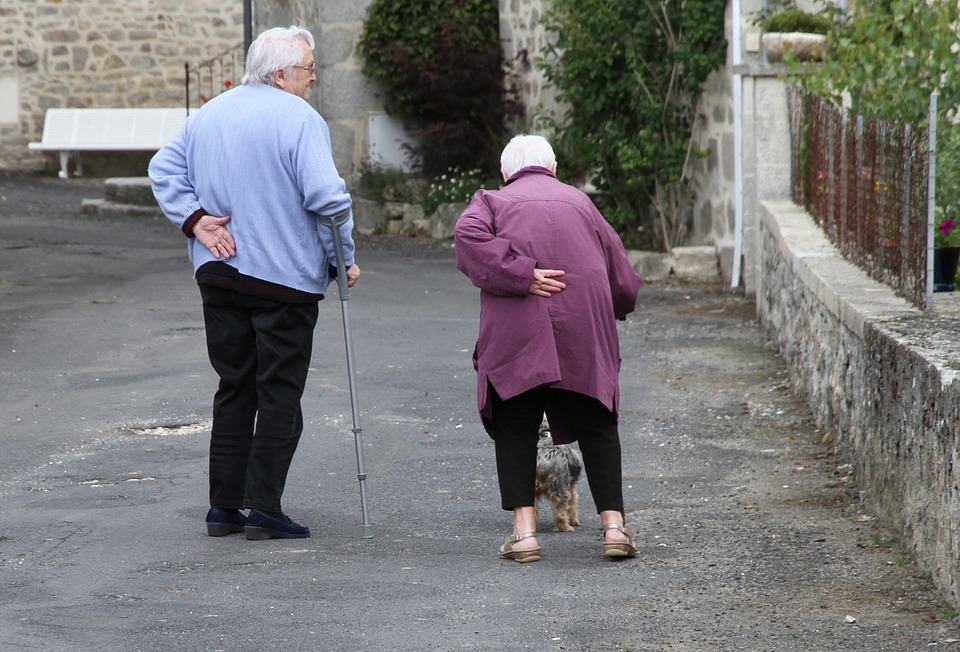 La caminata semanal redujo el riesgo de padecer discapacidad motriz en un 85 por ciento. (Especial)