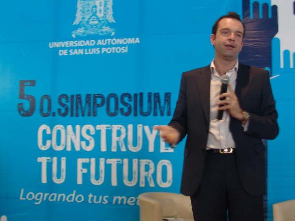 El empresario reconoció la importancia que deben dar los negocios a las herramientas digitales. (Especial)