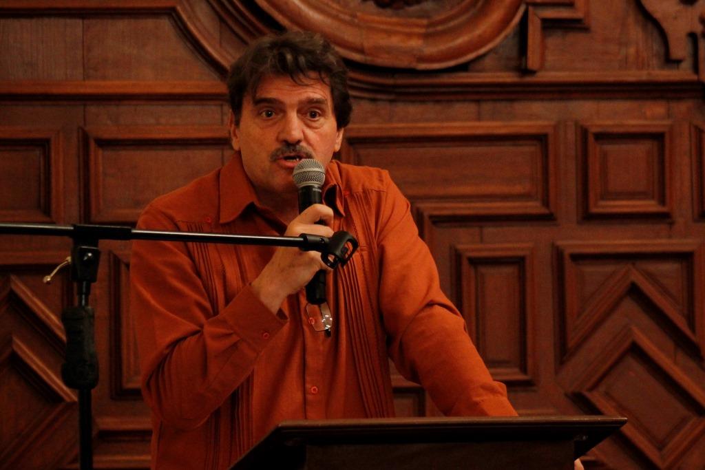Enrique Serna durante su conferencia magistral en la UAP (Agencia Enfoque)