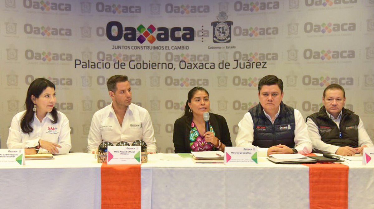 El gobernador Oaxaca presentó el modelo educativo ante la Conago.