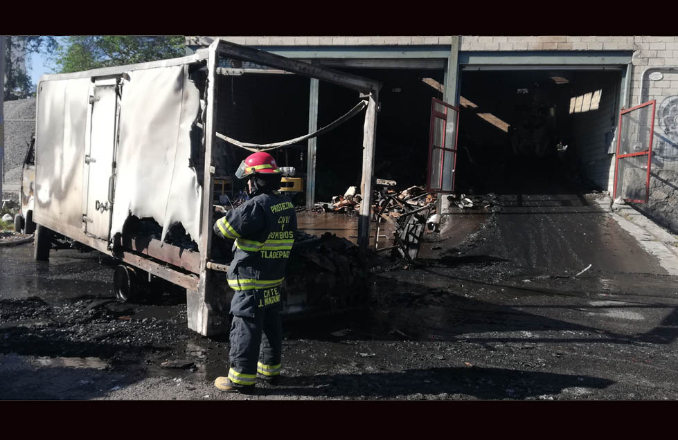 El incendio fue en una fábrica ubicada en la autopista Guadalajara-Zapotlanejo (Jorge Martínez).