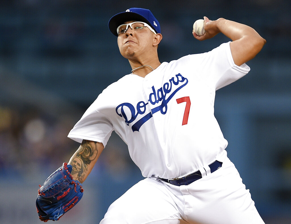 Julio Urías tiene gran regreso como abridor en derrota de Dodgers (AP)