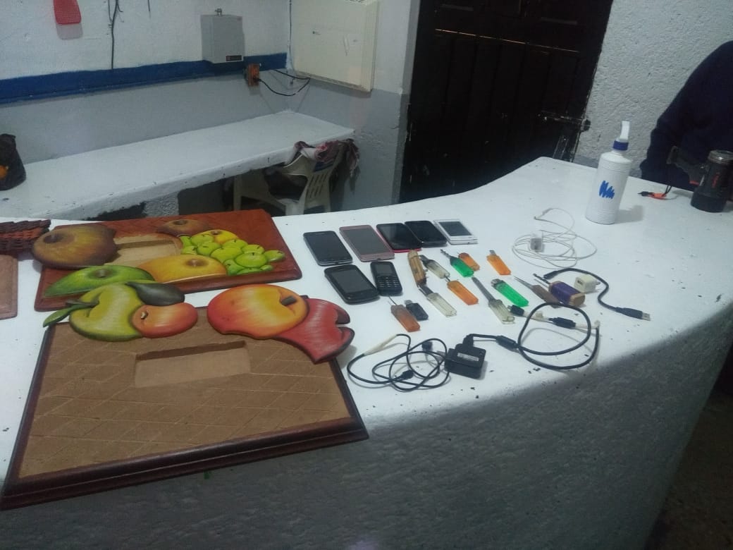 La madrugada del martes se realizó un operativo  sorpresa en la cárcel Distrital de Tizayuca. (Cortesía)