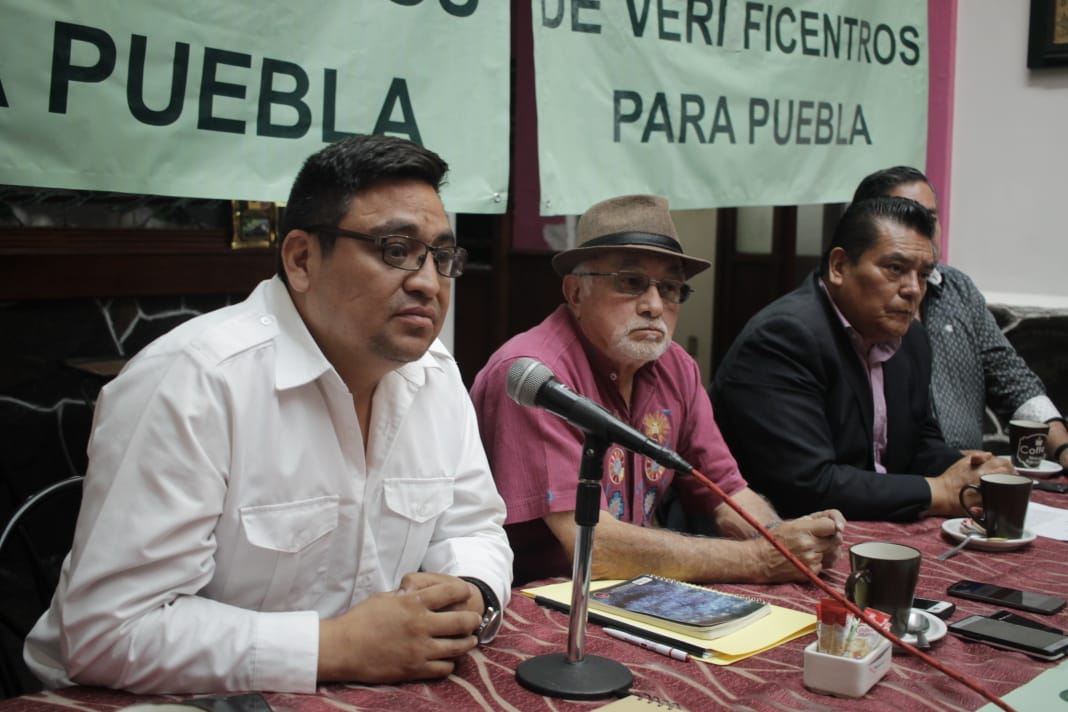 Afirmaron que llegaron a invertir un millón de pesos en el equipo que les exigieron y hasta 100 mil pesos en papelería (Miguel Romero)