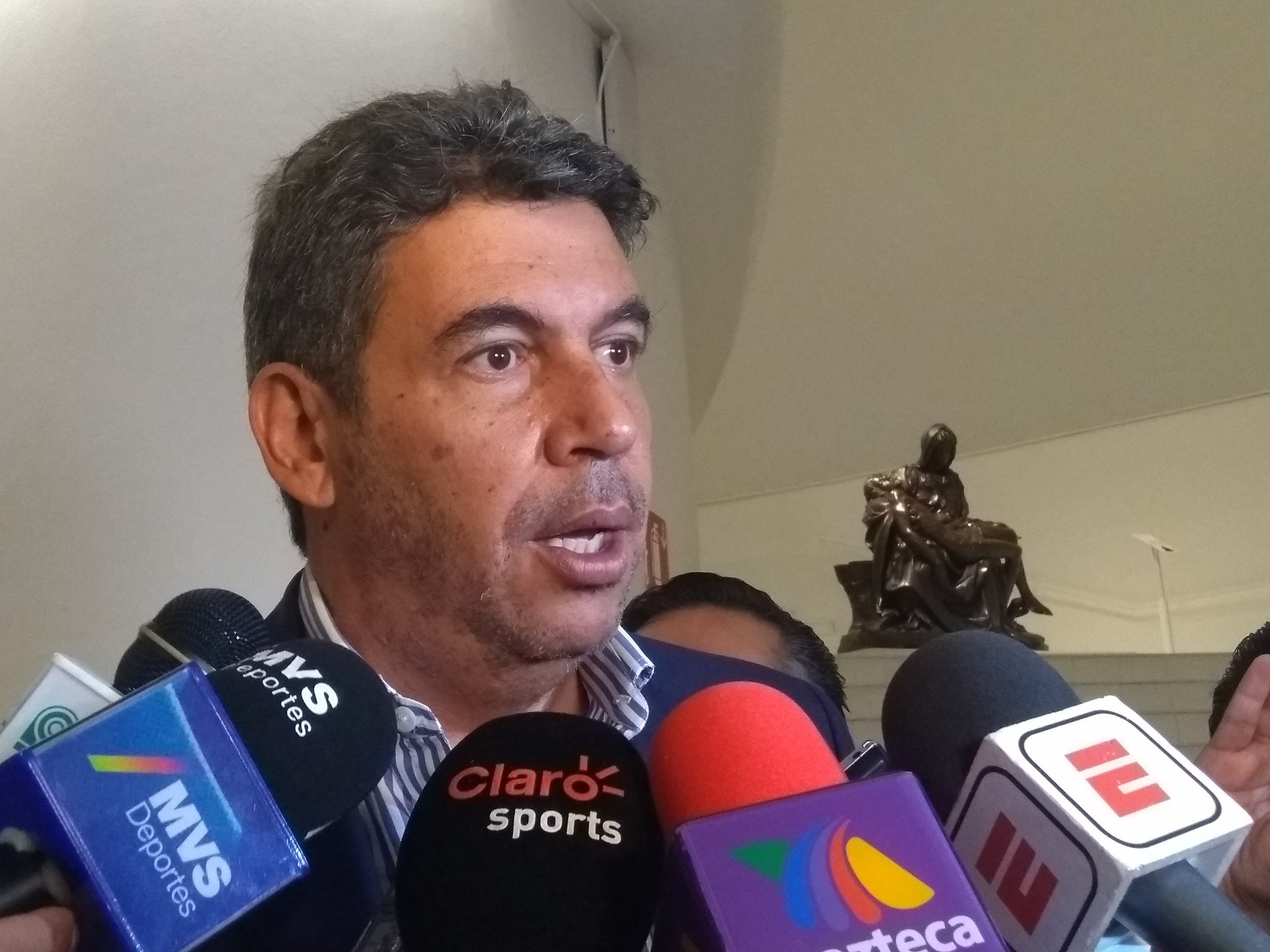 Arturo Elías Ayub: Me parece horrible que se pueda pagar para no descender (Fernanda Mendoza)