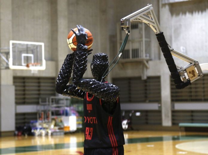Cue 3, un robot capaz de encestar tiros de tres en basquetbol (AP)