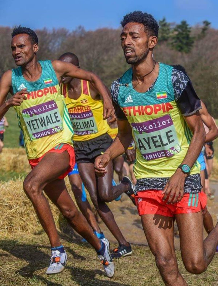 Dinkalem Ayele y Getnet Yetwale en el Mundial de Cross sub-20 (Twitter Miguel Villaseñor)