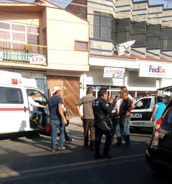 Elementos de seguridad y paramédicos se movilizaron al lugar, donde fueron ejecutados los dos jóvenes (Especial)
