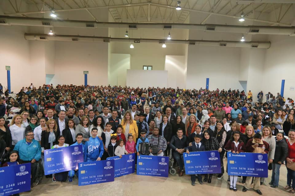 Entrega de becas municipales a estudiantes de Reynosa
