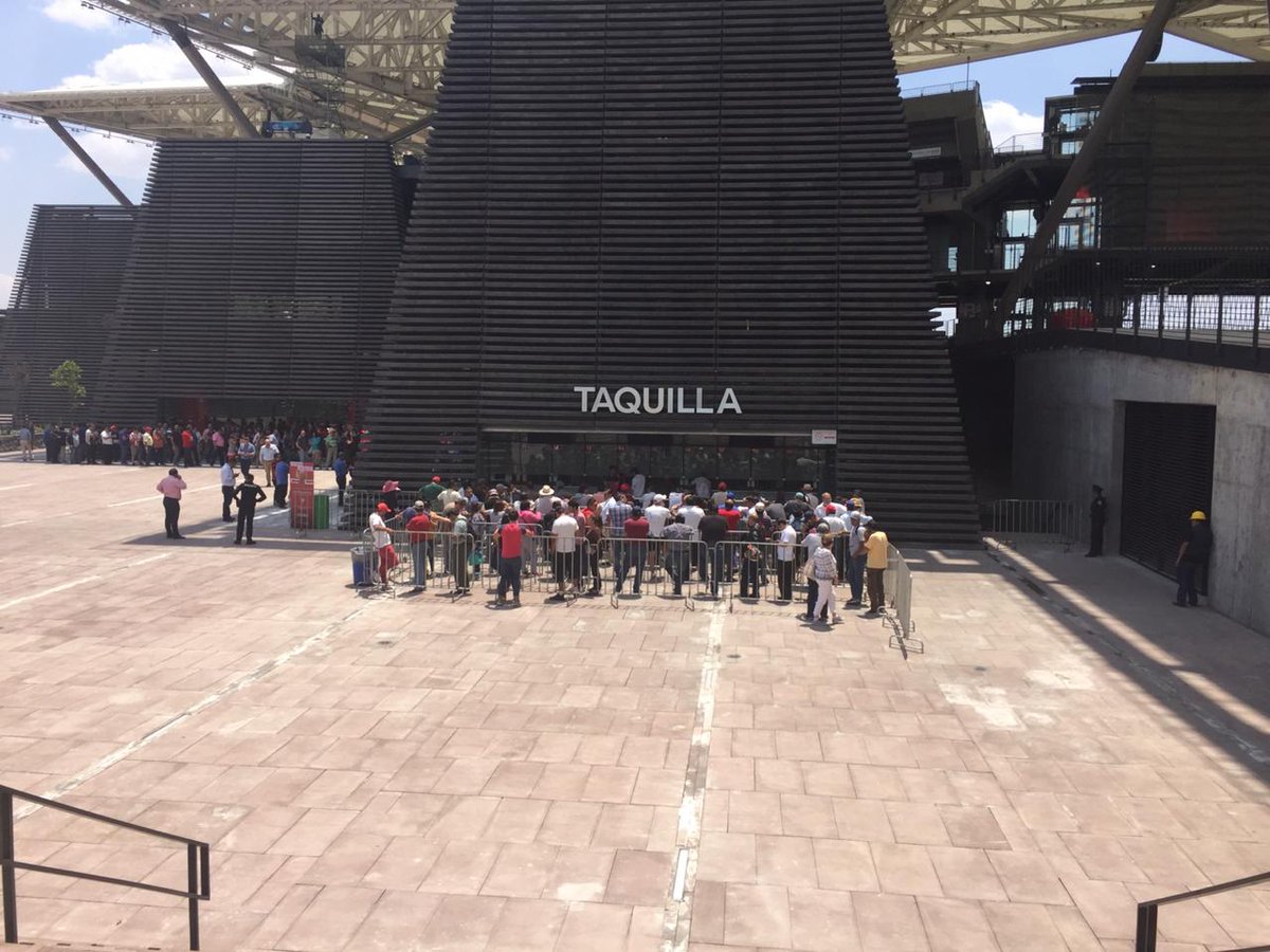 Filas en el Estadio Alfredo Harp Helú para boletos de la serie entre Diablos y Tigres (Cortesía: TVC Deportes)