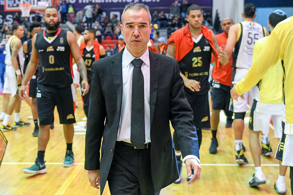 Francisco Olmos, entrenador de Fuerza Regia (Imago7)