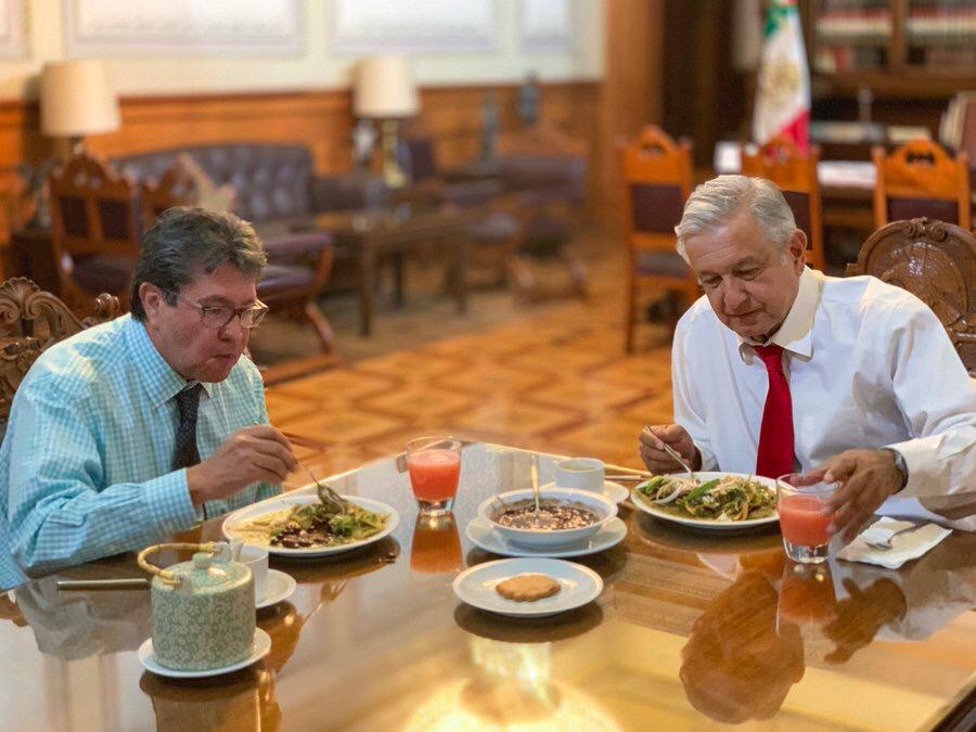 El presidente Andrés Manuel López Obrador desayunó con Ricardo Monreal, coordinador de Morena en el Senado (@lopezobrador_)