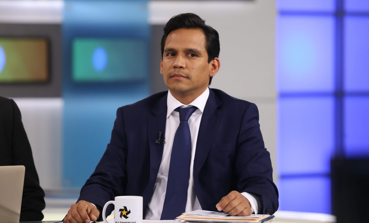 Durante el programa Cambios 27 justificó la adjudicación directa. Foto: Leonel Rocha