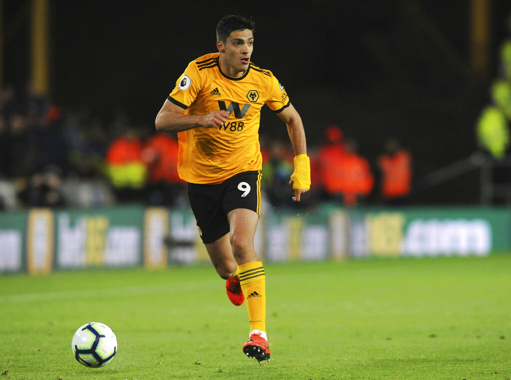 Raúl Jiménez se convirtió en el fichaje mexicano más caro al ser adquirido por el Wolves por 42 mdd. (AP)