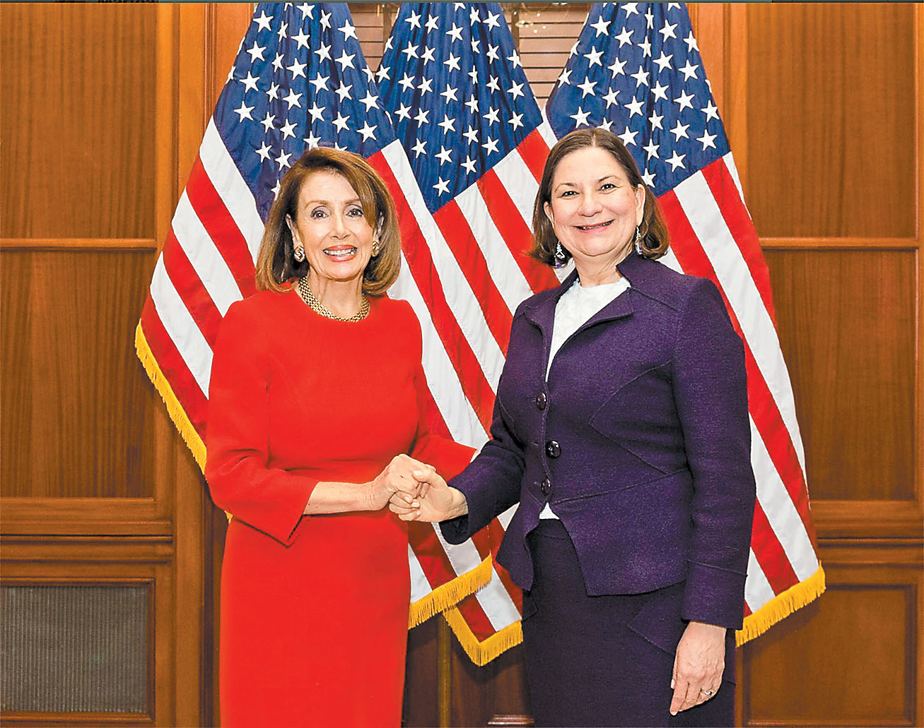 La embajadora de México en Estados Unidos, Martha Bárcena, se reunió en Washington con la congresista Nancy Pelosi. (EFE)