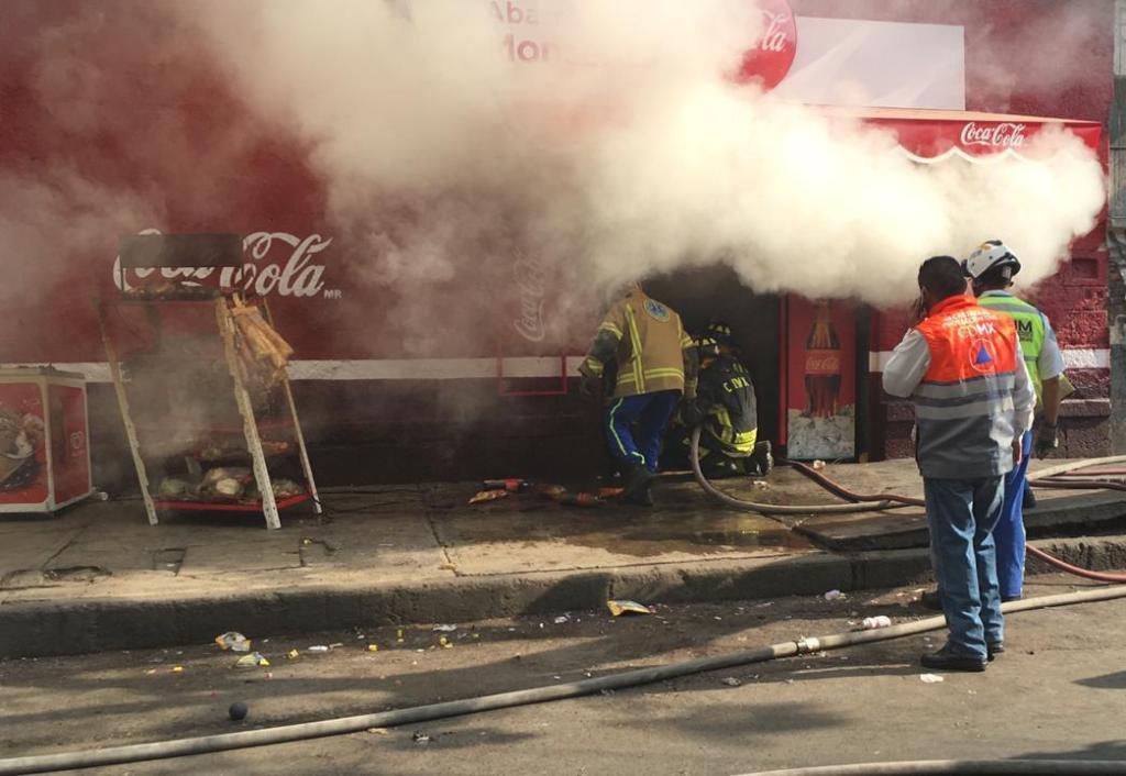 El fuego se originó dentro del negocio ubicado en la calle República de Nicaragua. | Jorge Becerril