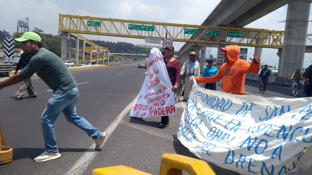 La manifestación complica la circulación a la altura de Ocoyoacac.