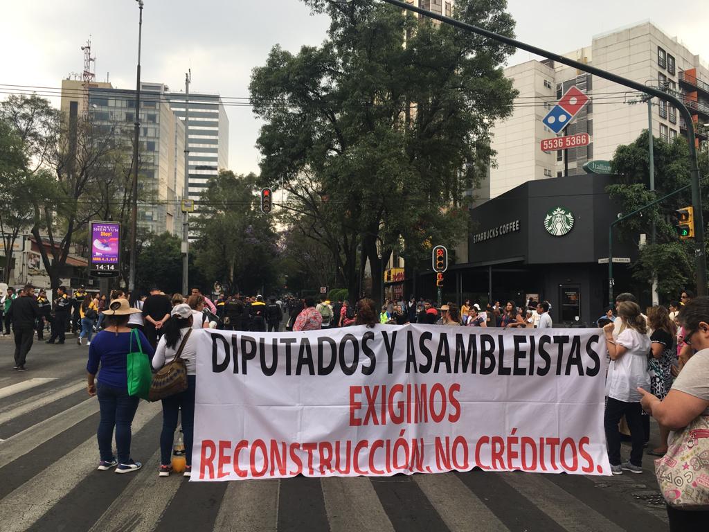 Los manifestantes exigen atención por parte del gobierno capitalino. | Nancy Corro