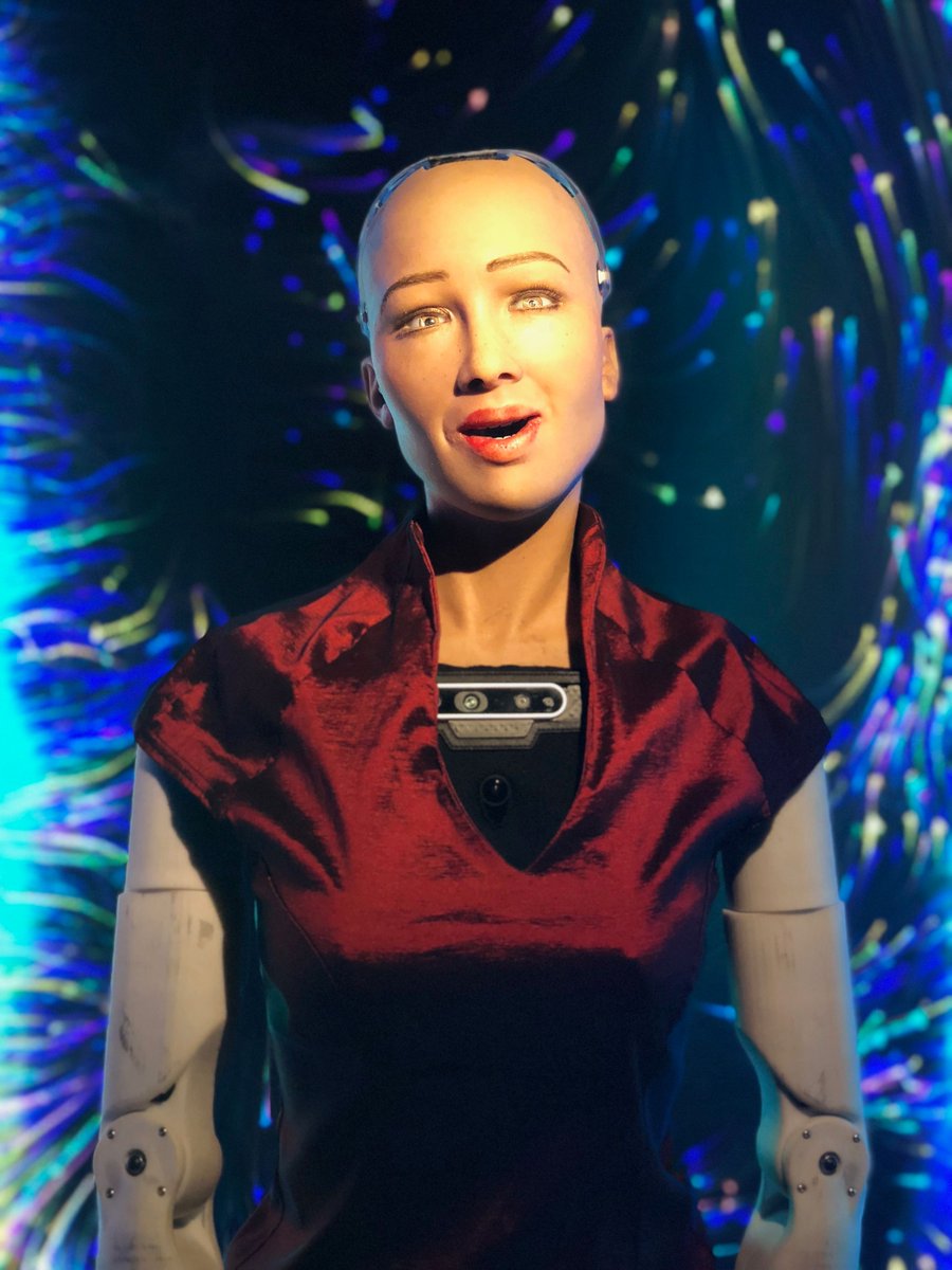 Sophia es la primer robot con nacionalidad. (Twitter @RealSophiaRobot)
