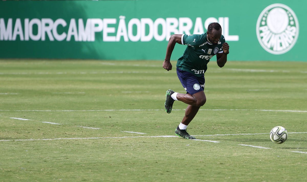 Usain Bolt entrena con el Palmeiras de Brasil (Twitter @Palmeiras)