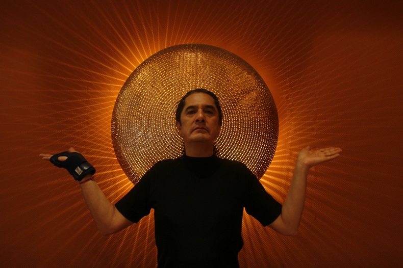 Los últimos años, Armando Vega-Gil se presentaba con su “ukulele loco” para el público infantil. (Foto: Octavio Hoyos)