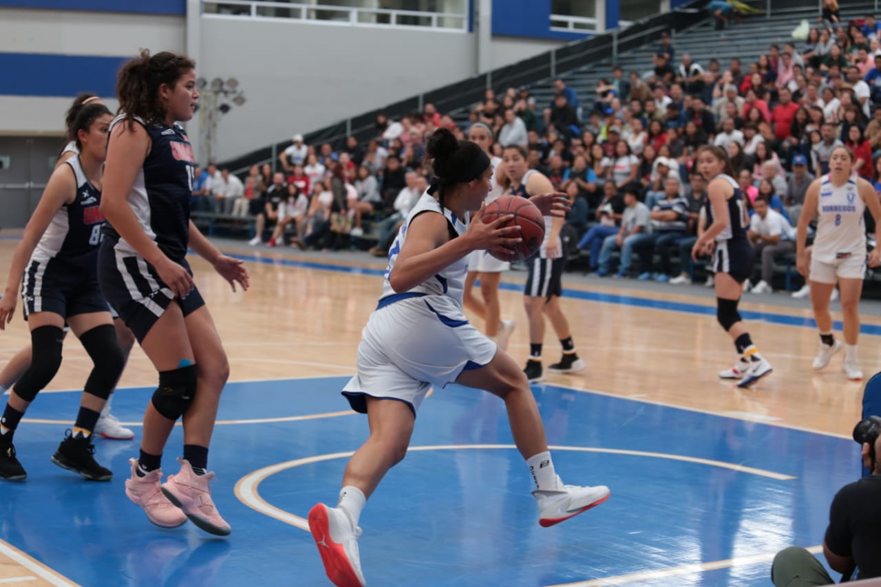 Comenzaron la disputa por la corona de la máxima justa de baloncesto universitario de México.