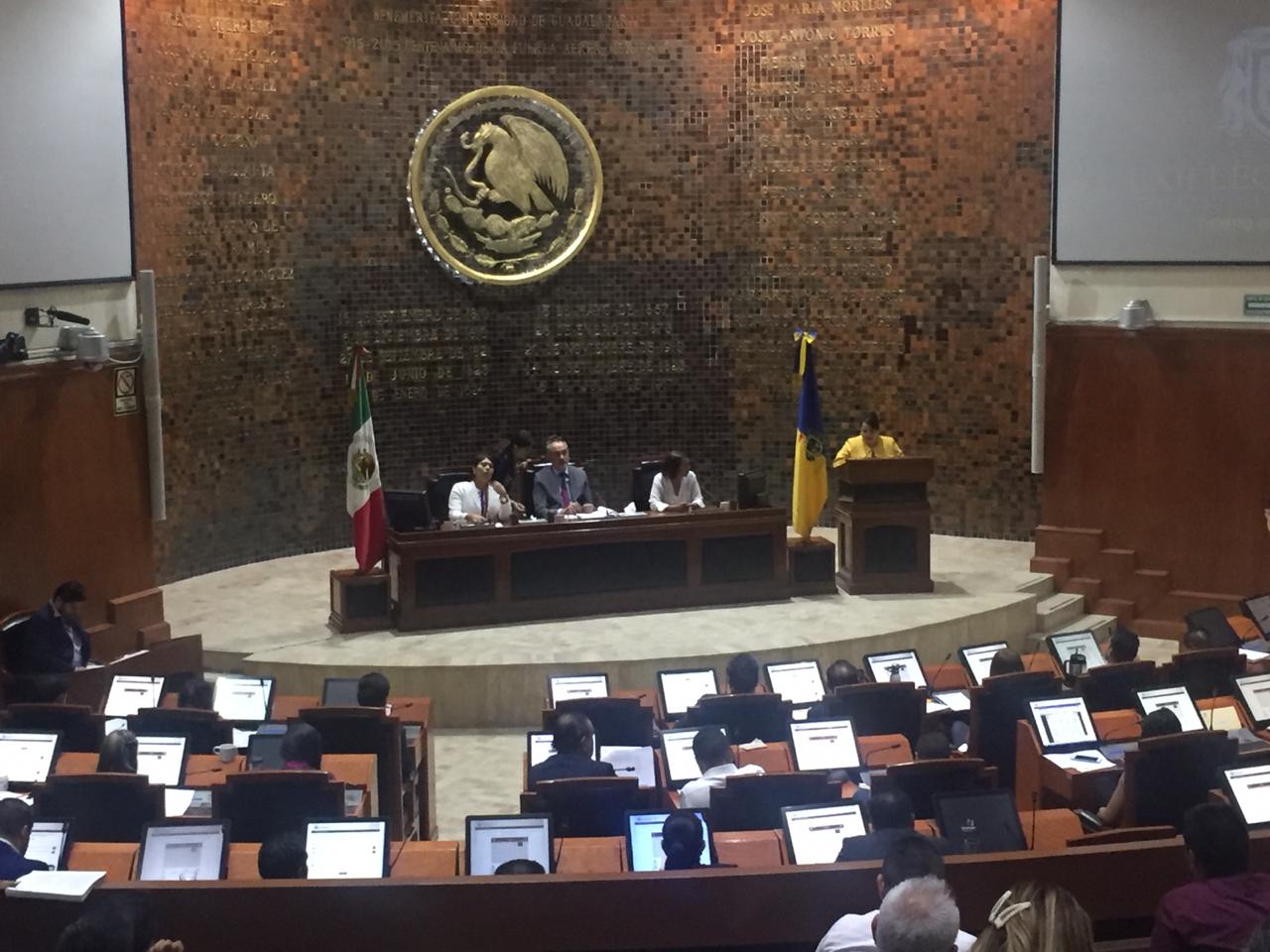 Congreso de Jalisco aprueba que multas entrarían en vigor en 2020 (Julieta Salgado).