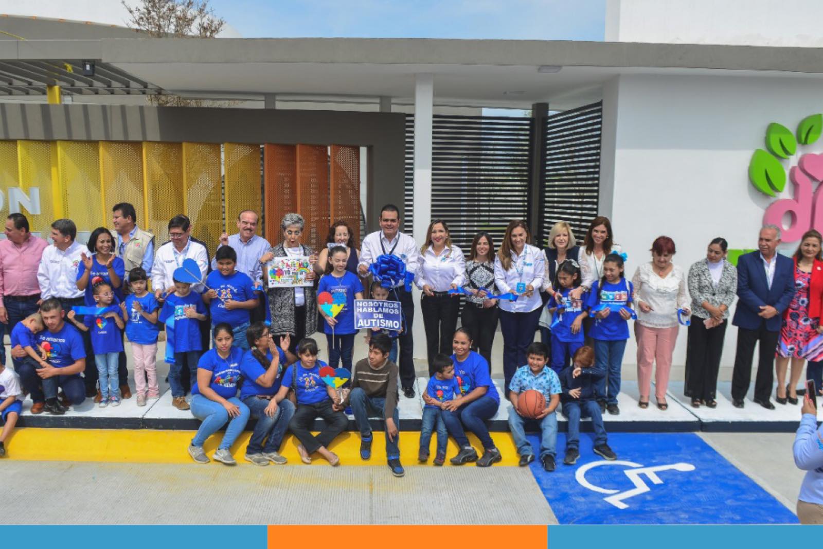 Corte de listón del Centro de Autismo en Nuevo Laredo, en el que estuvo presente el alcalde Enrique Rivas Cuéllar (Foto/Facebook)