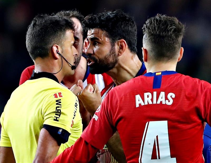 Diego Costa fue expulsado en la derrota del Atlético de Madrid ante el Barcelona (EFE)