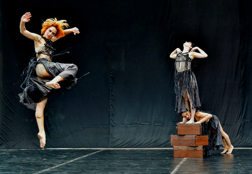 Escena de Ítaca, con dirección y coreografía de Cecilia Lugo. (INBA)