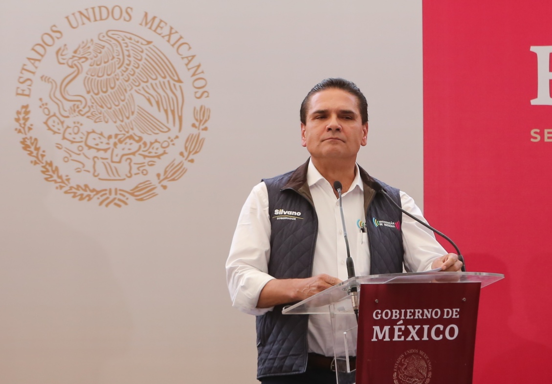 El gobernador de Michoacán, Silvano Aureoles, agradeció al Presidente por su compromiso de federalizar la educación en la entidad (Javier Ríos)
