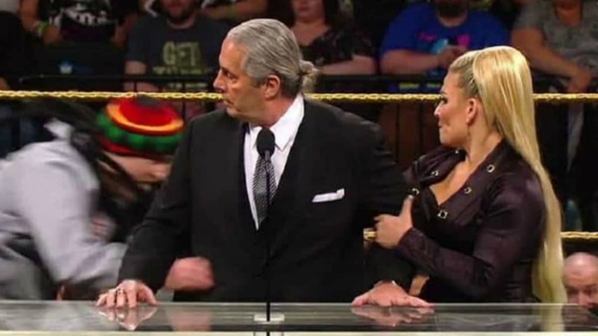 Aficionado se abalanza en contra de Bret Hart (Especial)