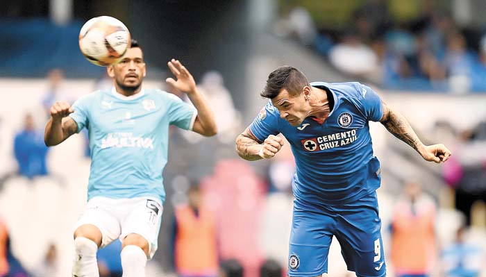 Un cabezazo del delantero significó el emblemático tanto en el Coloso de Santa Úrsula. Mexsport