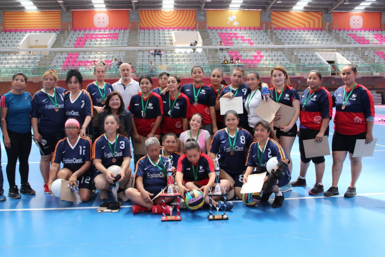 Equipo femenil de voleibol de Santa Martha Acatitla. (Especial)