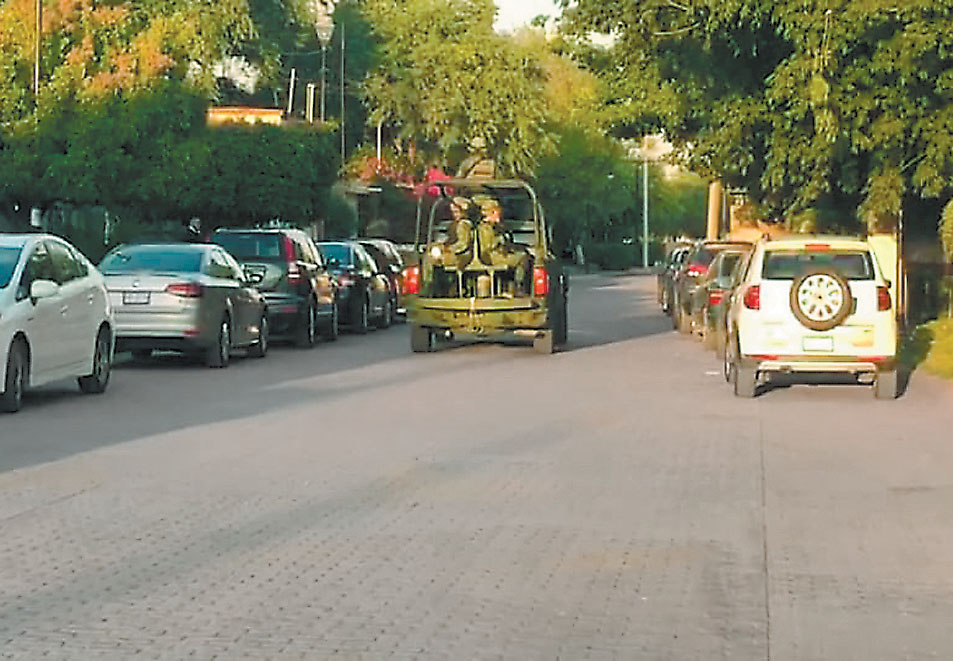 Patrullaje militar en los alrededores del Centro Fox. (Mariana Ramos)