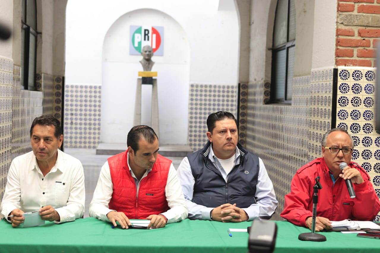 El presidente del comité municipal del PRI, Víctor Manuel Carreto, aseguró que su partido está cumpliendo con los lineamientos del INE (J. Zambrano)