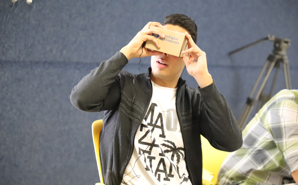 Desde el aula se puede vivir la experiencia de estar presente en una empresa con la realidad virtual. (Cortesía)