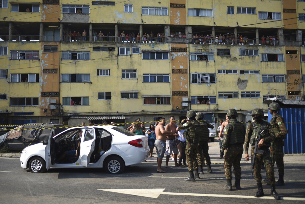 Los militares dispararon contra el vehículo en el que viajaba la familia. (AP)