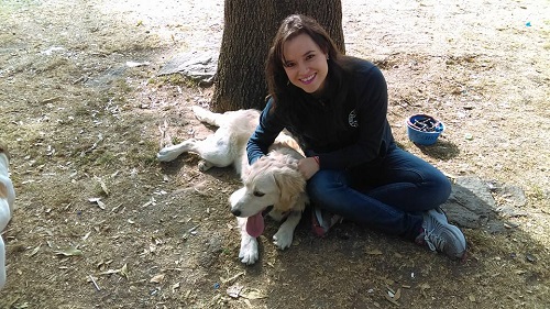 La presidenta de la Legislatura local con su perro Gandhi. (Especial)