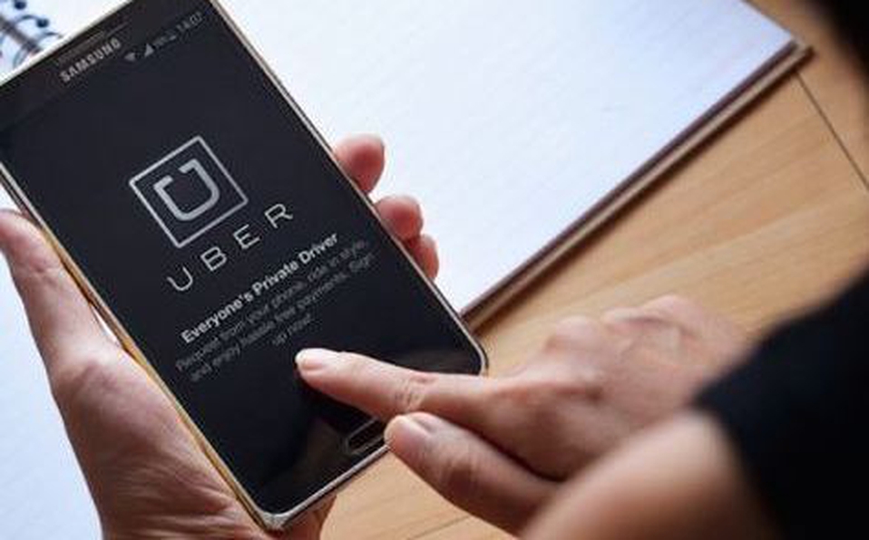 CNN calculó el año pasado que más de un centenar de conductores de Uber han sido acusados de acosar o abusar sexualmente de sus pasajeras. (Archivo)