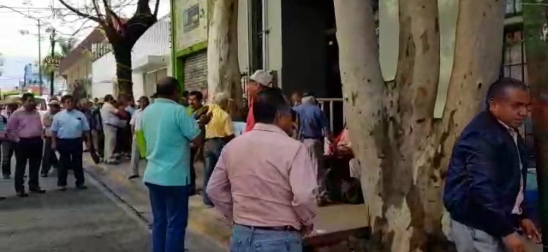 Los maestros tomaron las oficinas del ISSSTE.